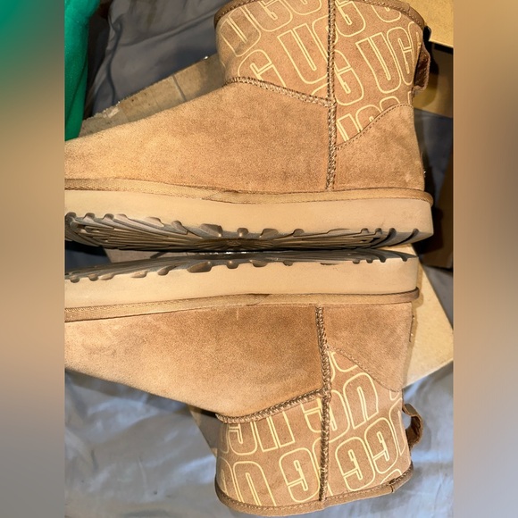 Uggs Classic mini II boot size 9 - Picture 4 of 6